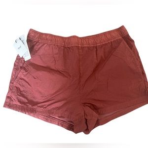 Aritzia Claremont 2”, red short, TNA, NWT